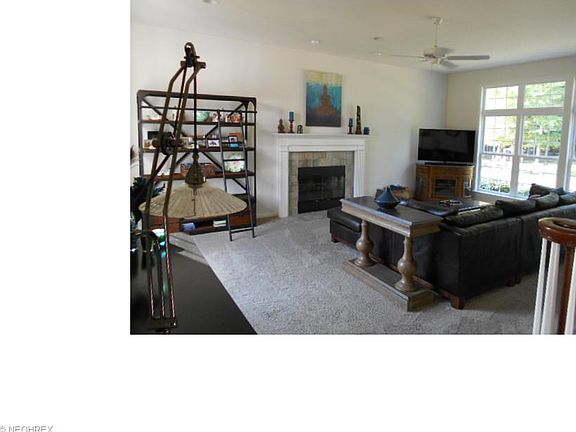 3rd image of 813 Woodbridge Ct