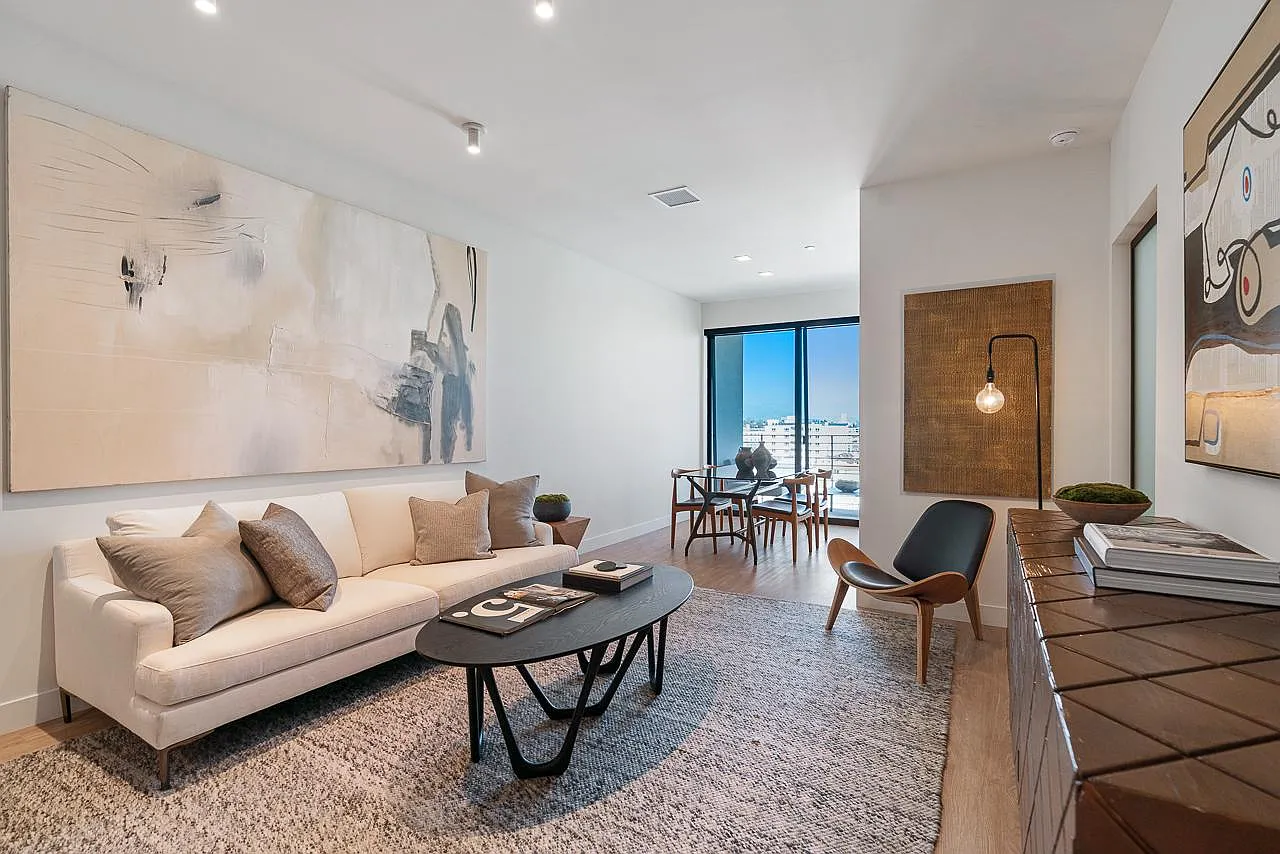 Venue Residences — Photo 2