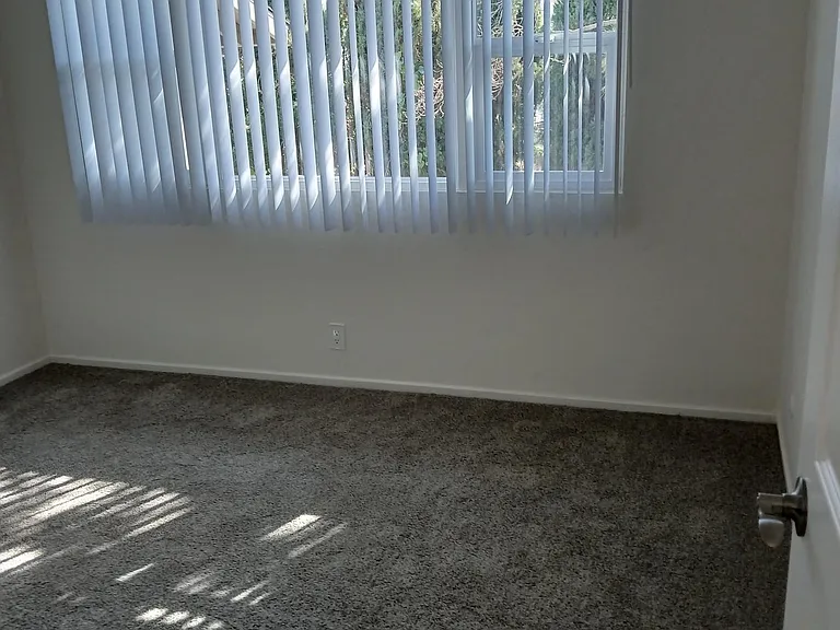 Eastbluff Townhomes — Photo 31