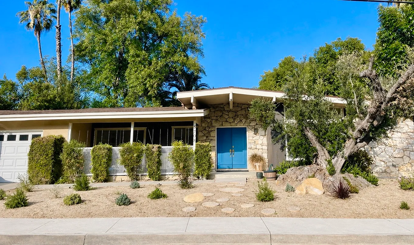 4 bed, 2566 sqft, $5,900 — Photo 1