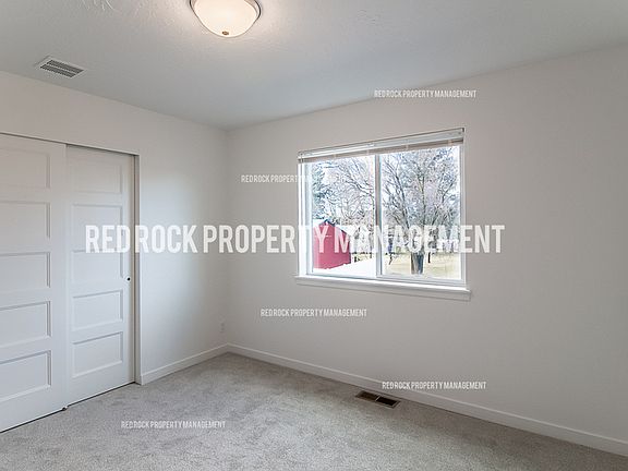 4th image of 1118 N Davis Ln