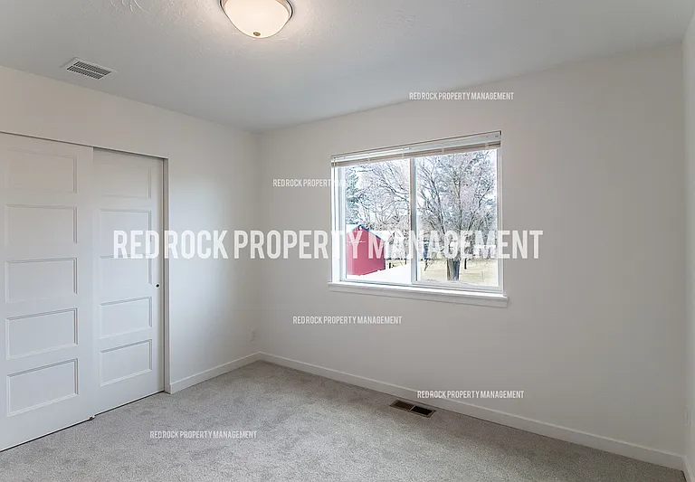 1122 N Davis Ln — Photo 8