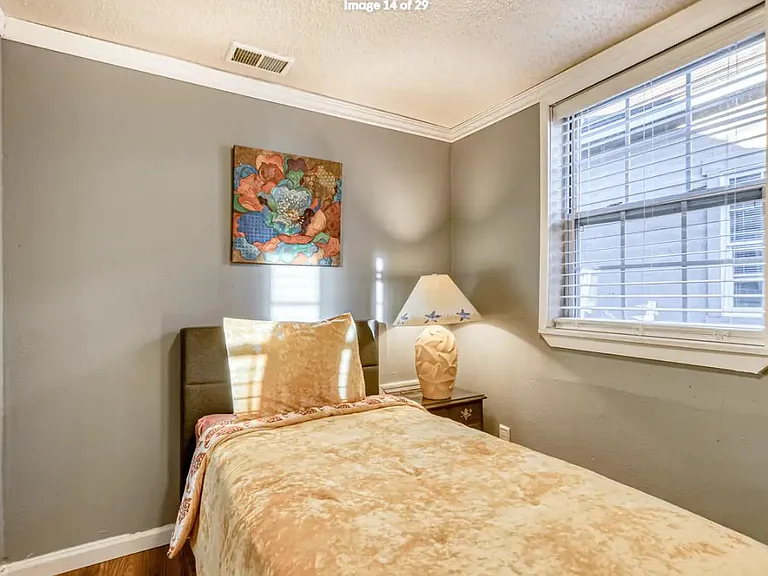 512 Nicoll St — Photo 24
