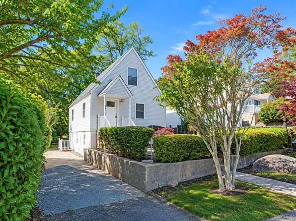 24 Grove Road, Rocky Point, NY 11778
