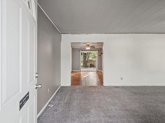 4th image of 402 N 3rd St