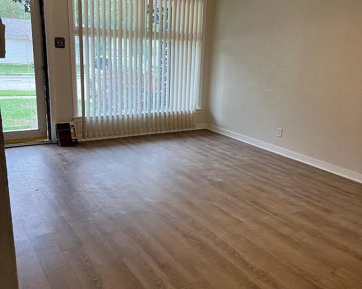 5017 Vicki St — Photo 2