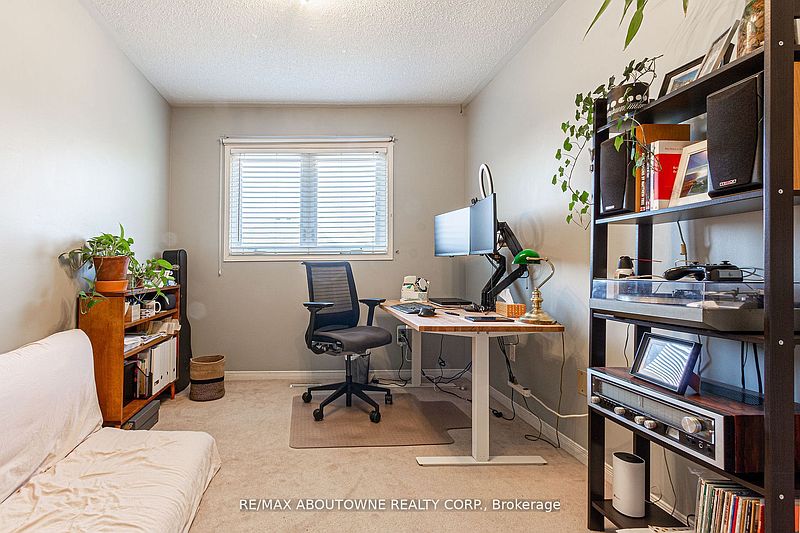 Oakville Townhouse for rent - 3 Bedrooms — photo 18