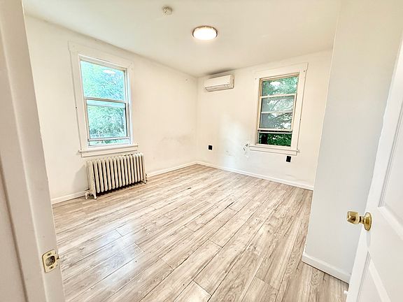 2nd image of 2811 Brentwood Ave #3