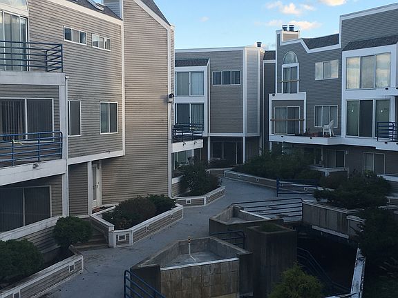 3rd image of 65 Harbour Close