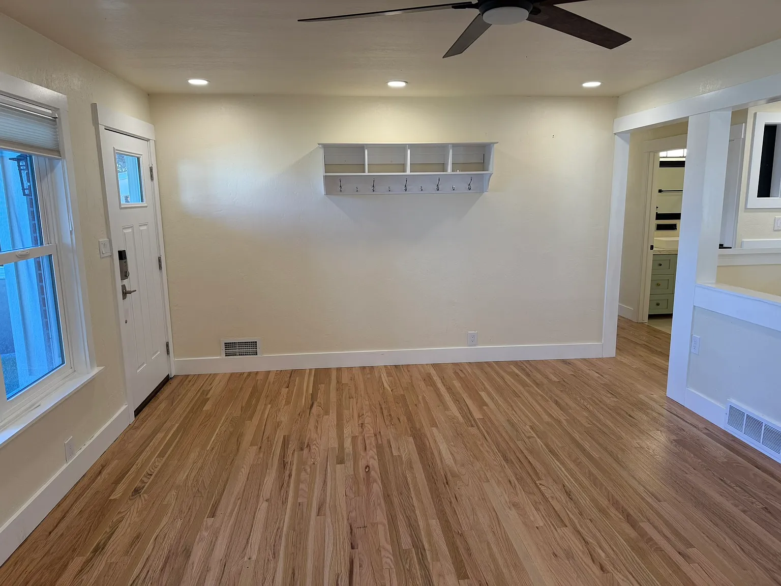 6 bed, 2600 sqft, $2,200 — Photo 2