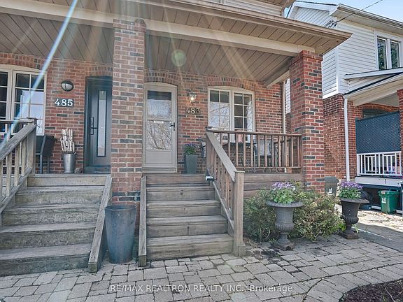 3rd image of 483 Roehampton Ave