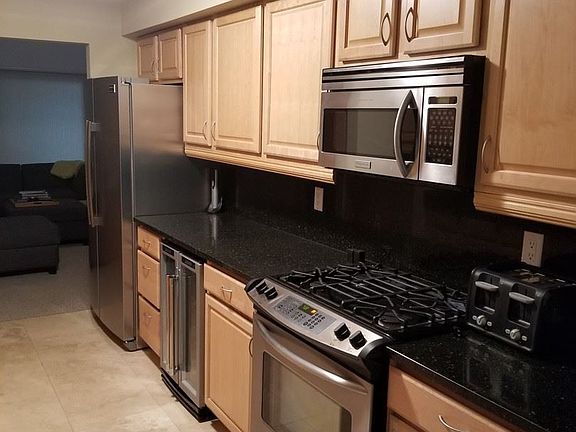 5th image of 470 Valerie Dr