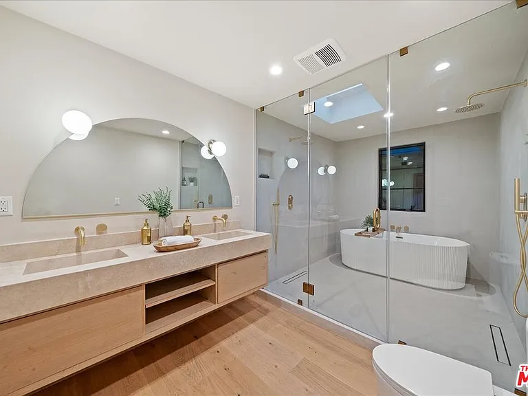 14537 Hesby St — Photo 15