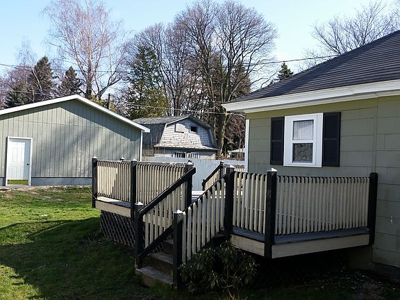 4th image of 305 E Foster St
