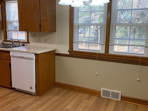 3rd image of 3940 Elmwood Ave
