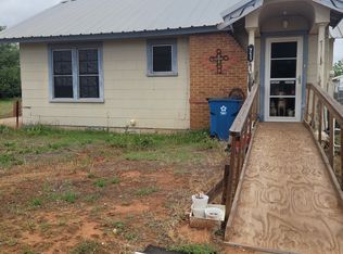 711 E Oklahoma Ave, Sweetwater, TX 79556