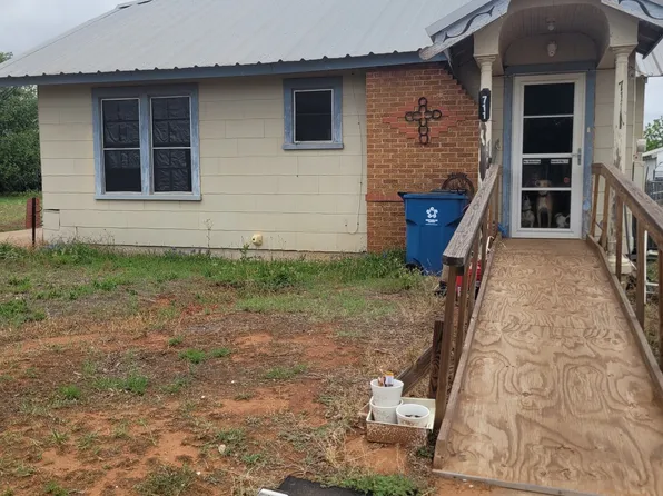 711 E Oklahoma Ave, Sweetwater, TX 79556