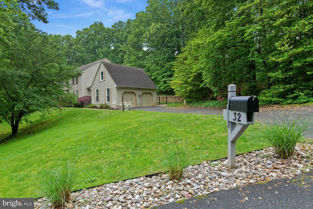 32 Old Sturbridge Rd photo 1