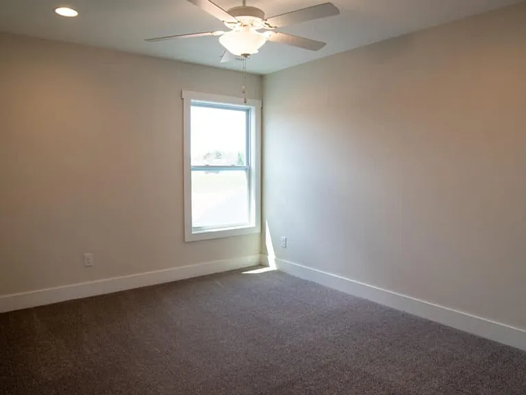 650 Melville Dr — Photo 36
