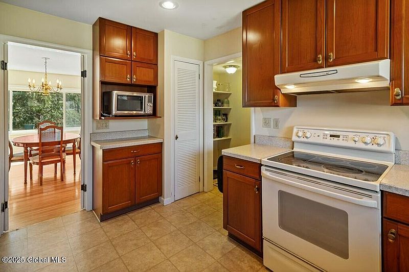 4th image of 1270 Ruffner Road