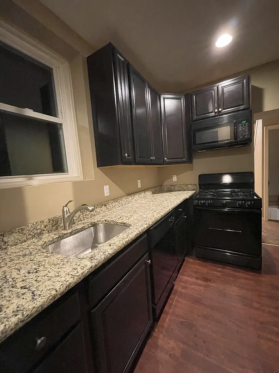 Kitchen with Granite Benchtop - 236 Minor St