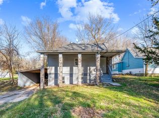 2424 N Kellett Ave, Springfield, MO 65803