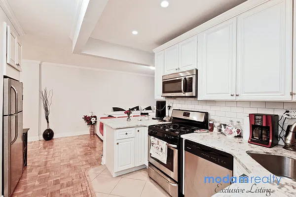 Sold by Moda Realty | media 5