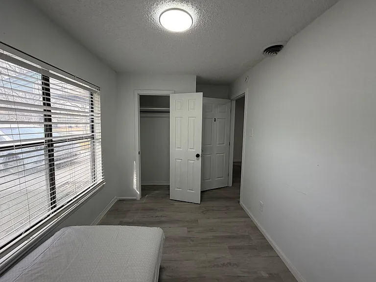 Highland Dr — Photo 5