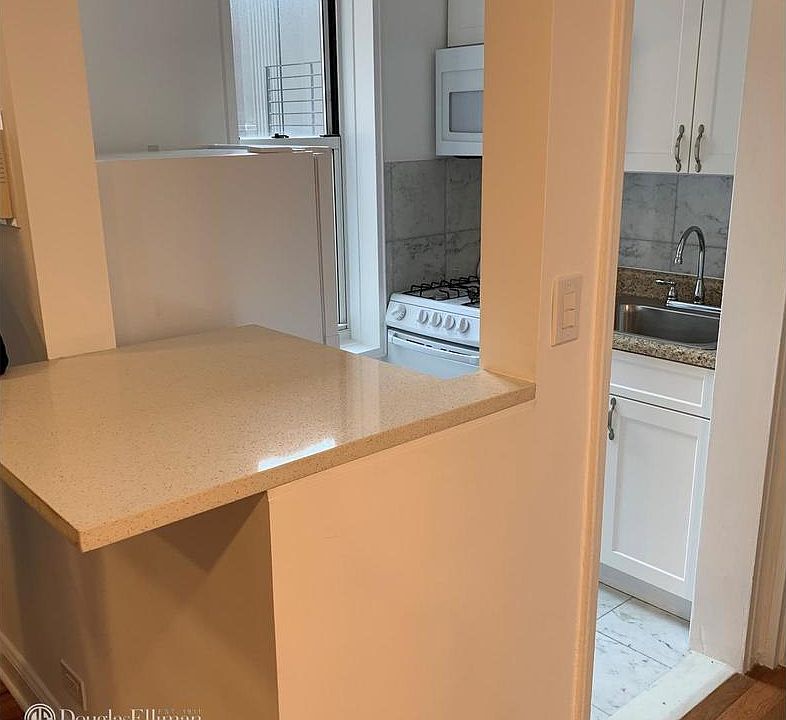 2nd image of 340 E 58th St APT 6F