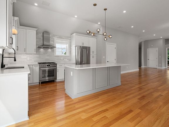 4th image of 25 Locust St #2