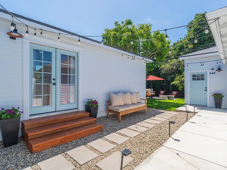 246 N Stevens St — Photo 3