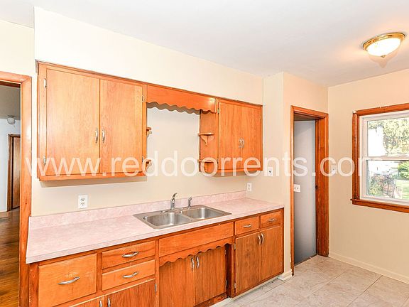 4th image of 1544 N Hawthorne Ln #2B-1BA-1005SQFT