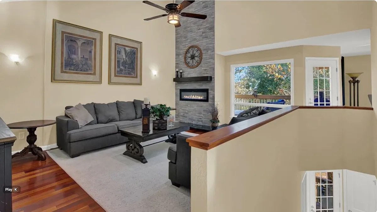 Building Photo - 8 Knoll Dr