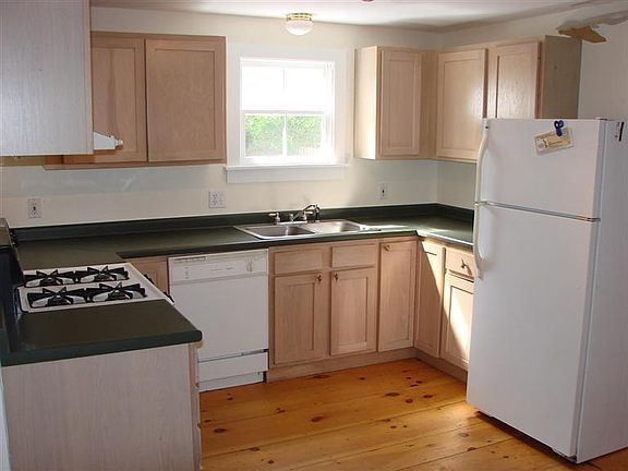 4th image of 27 Conwell Street #2 & 6