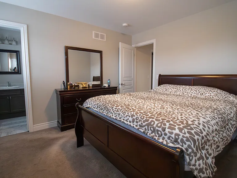 23 Manhattan Ct — Photo 10