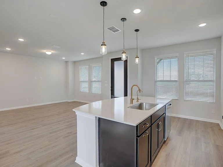 125 Clemens Dr — Photo 11