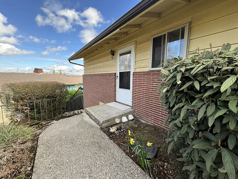 4660 NE Lombard St — Photo 3