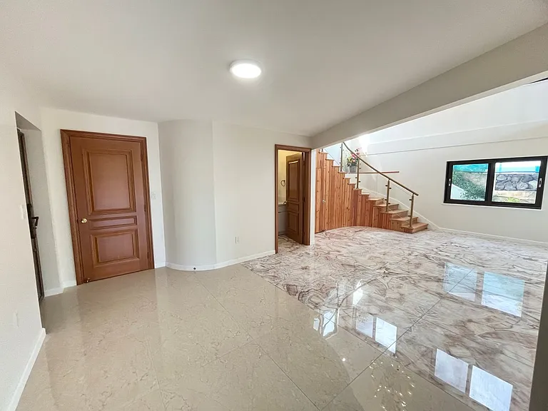 2045 Mott Smith Dr — Photo 3