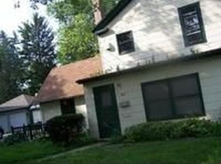 359 Vine St, Woodstock, IL 60098
