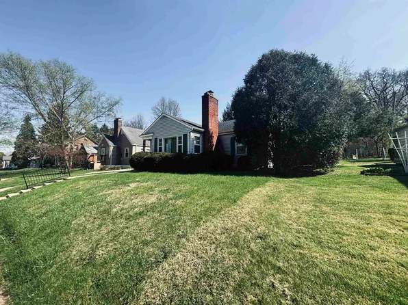 1331 W Logan St, Freeport, IL 61032