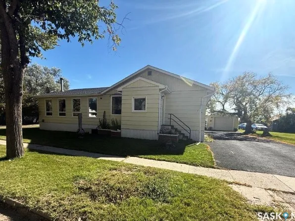 206 1st Avenue E, Eatonia, SK S0L 0Y0
