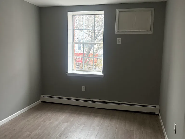 122 S 1st St #2A — Photo 3