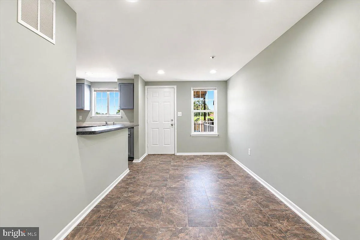 4 bed, 1485 sqft, $2,000 — Photo 3