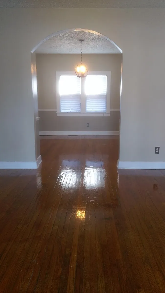 Building Photo - 2401 Shelby St #3