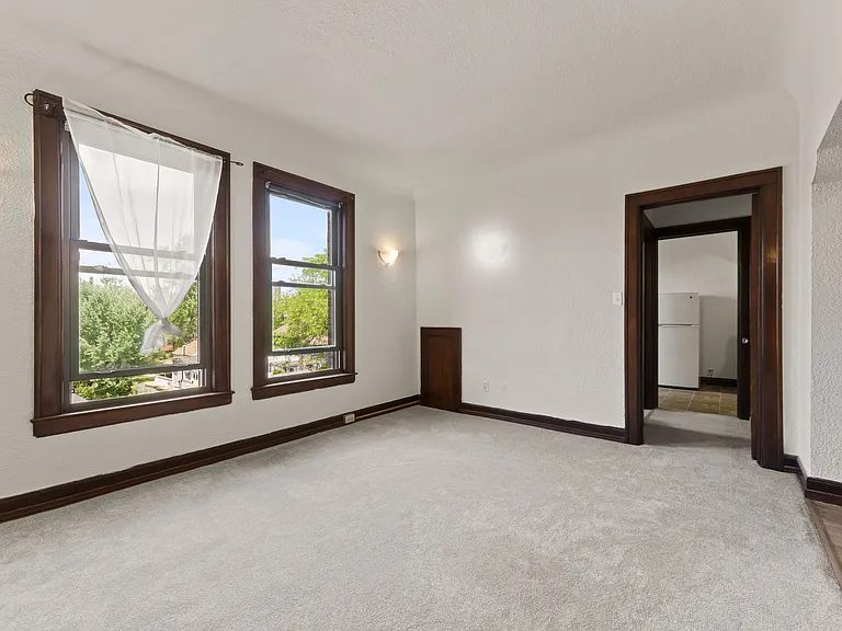 274 Giles Blvd W — Photo 10