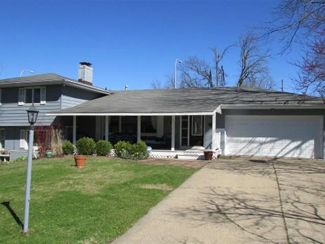 815 W Kensington Dr photo 1
