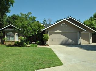 914 Filbert Ave, Clovis, CA 93611