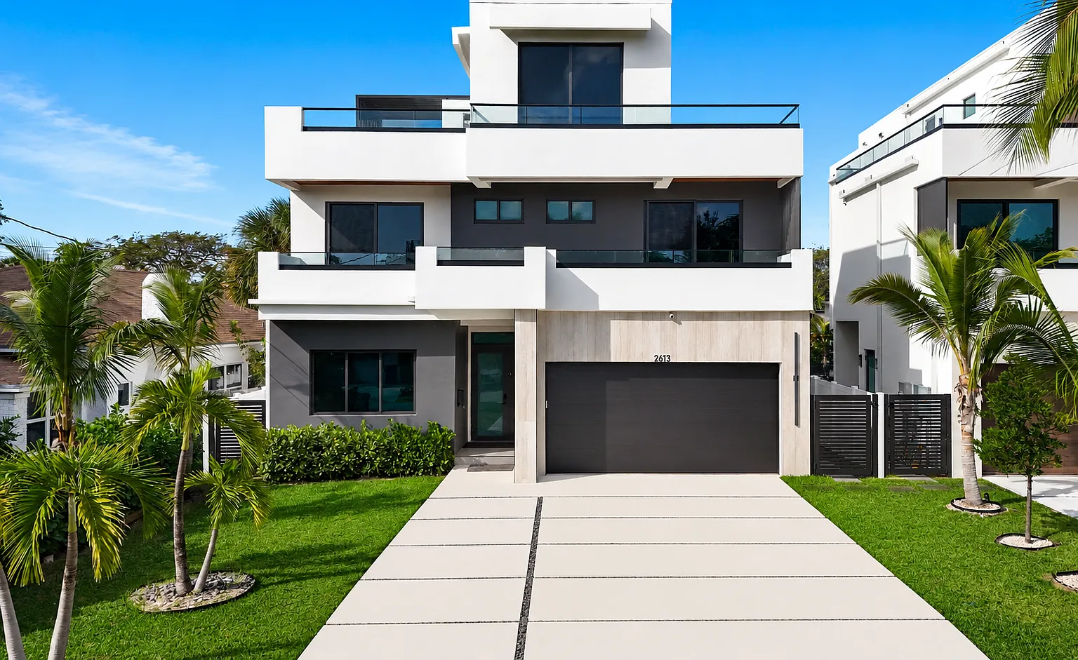 5 bed, 5000 sqft, $26,000 — Photo 2