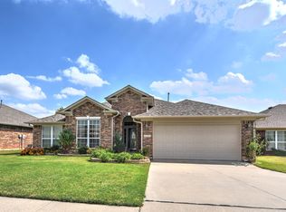 720 Ashwood Ln, Moore, OK 73160
