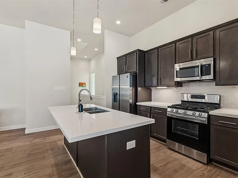 126 Knightsbridge Park Ln — Photo 6